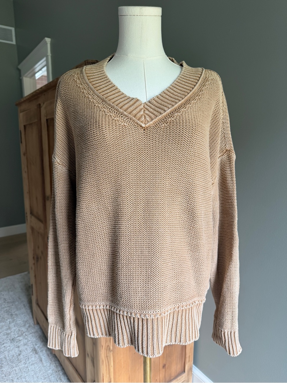 American Eagle 100% cotton camel v-neck oversized knit sweater | size small - Picture 2 of 11
